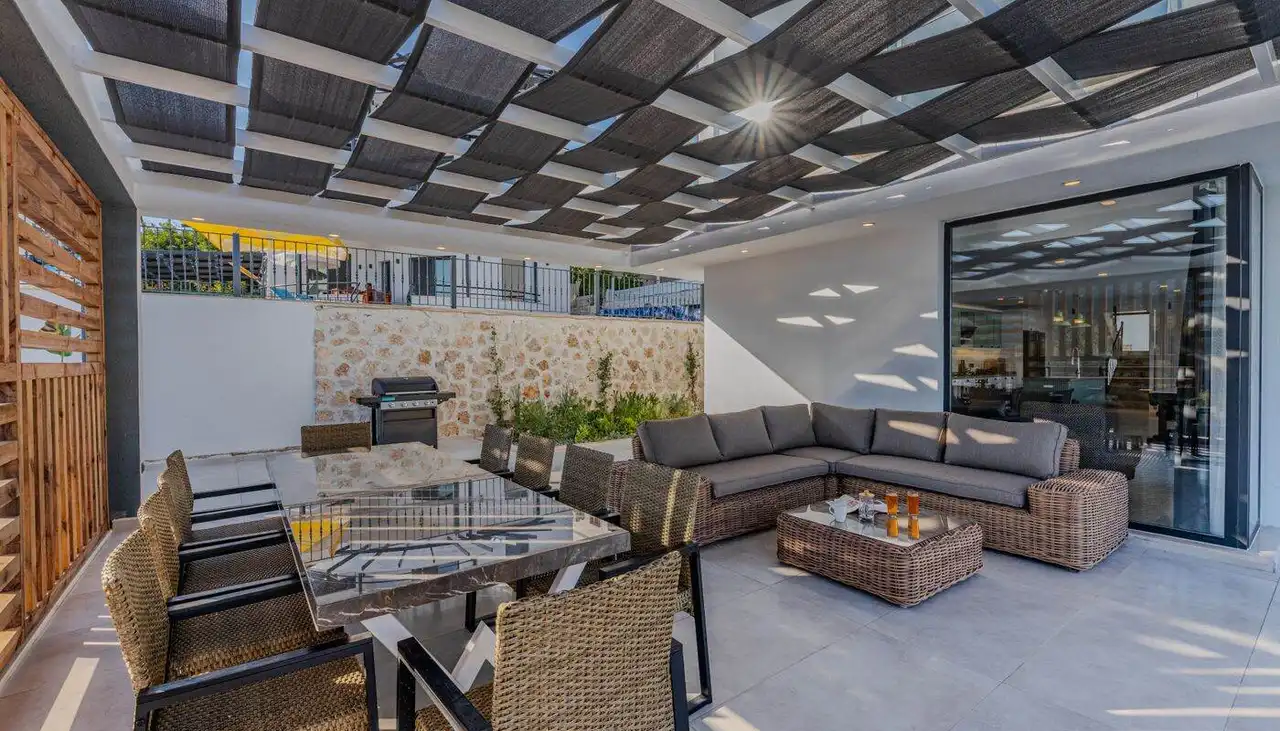 Commercial outdoor spaces